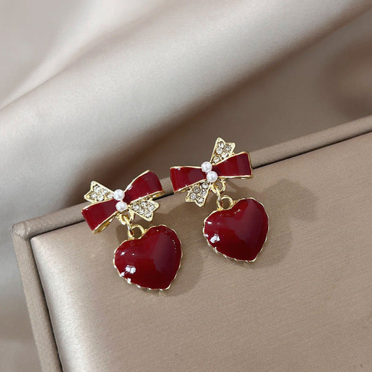 NAIM | Aretes en forma de corazón elegantes