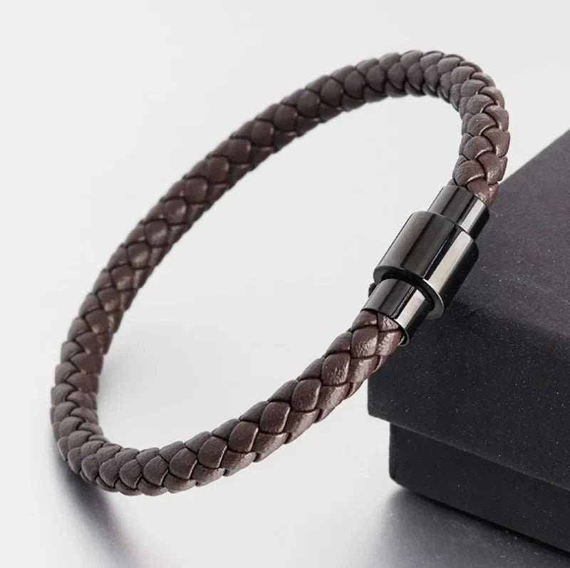 Classic multi-layered leather bracelet