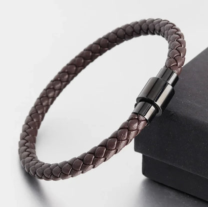 Classic multi-layered leather bracelet